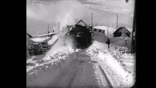 Snøstorm og snørydding Finse stasjon 1916 [upl. by Ehsrop]