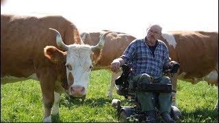 La paraplégie dans le monde agricole [upl. by Oznecniv298]