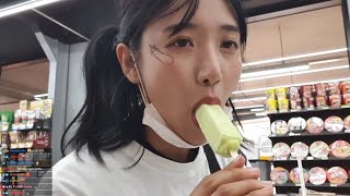 Jinnytty Eats Popsicle [upl. by Towny]