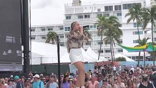 Gabby Barrett singing The Good Ones [upl. by Cordier]