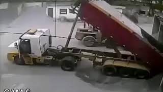 hydraulic ram on truck fails [upl. by Bessie655]