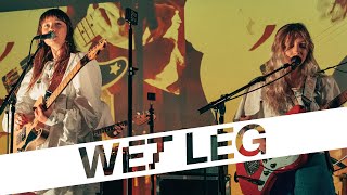 Wet Leg — Chaise Longue  StuBru LIVE LIVE  Studio Brussel [upl. by Benge847]